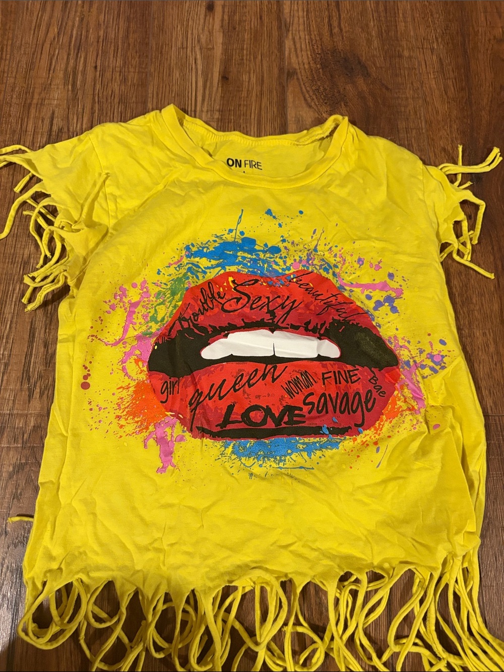 On Fire Yellow Short-Sleeve Fringe Lip Graphic Tee